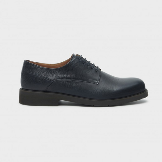 Zapatos de piel con suela resistente y acabado elegante para hombre