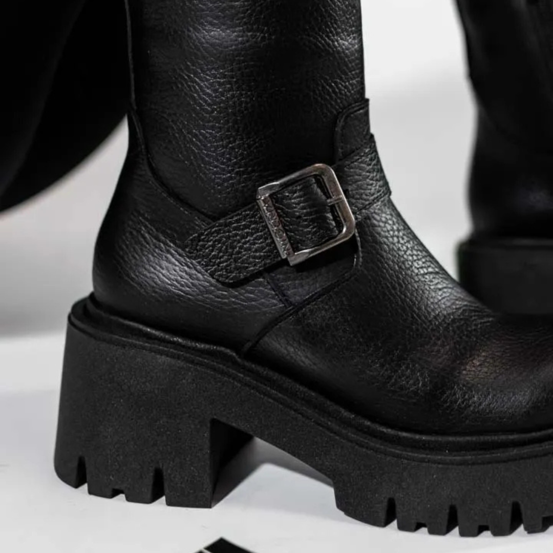 Botas de cuero para mujer con tacon bajo y hebilla decorativa