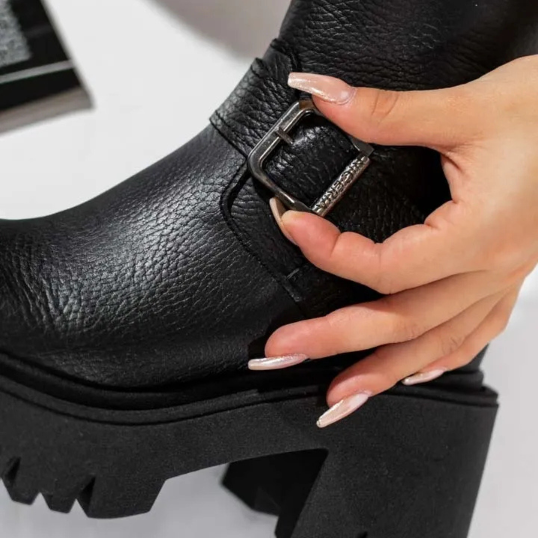 Botas de cuero para mujer con tacon bajo y hebilla decorativa