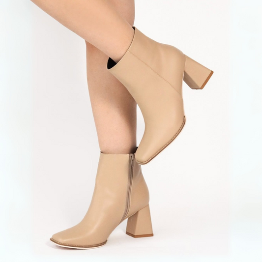Botines para mujer con acabado elegante y tacón alto