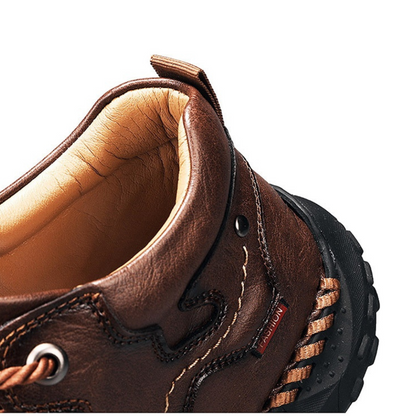 Botas de montaña de piel cosida