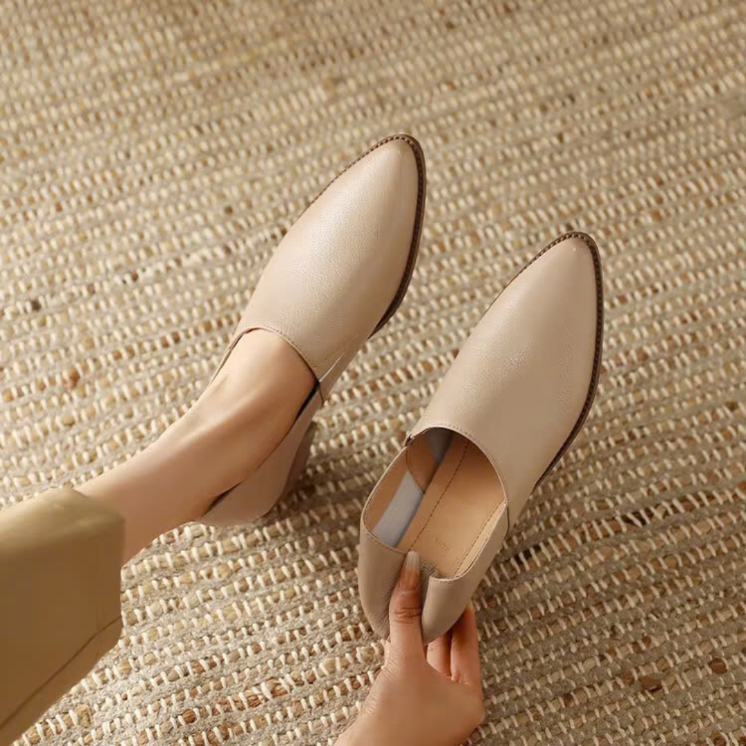 zapatos de piel auténtica con punta puntiaguda y tacón medio