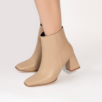 Botines para mujer con acabado elegante y tacón alto