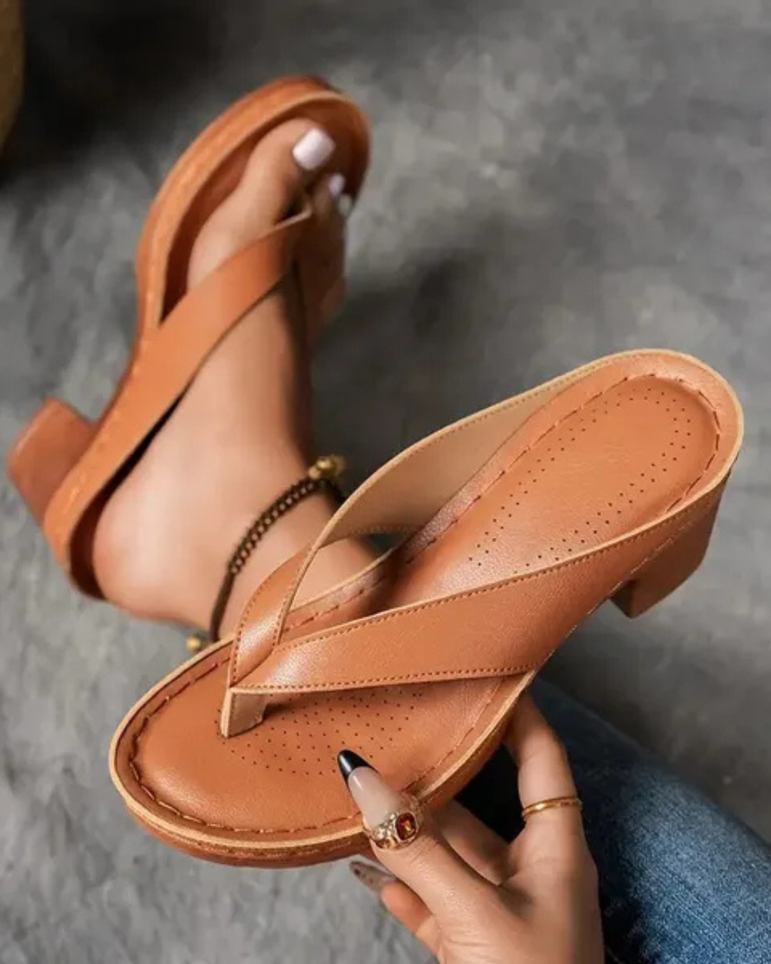 Sandalias femeninas de tacón grueso con tiras cruzadas, elegancia y estabilidad®