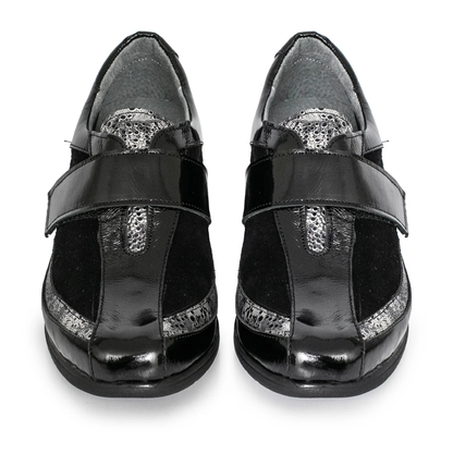 Zapato de Charol con Velcro y Tacón Cómodo®